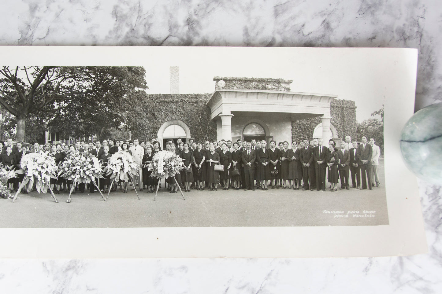(PHOTOGRAPHY). (JAPANESE AMERICAN). TANIGAWA PHOTO STUDIO. Panoramic photo of the funeral of Kaichiro Shimo.