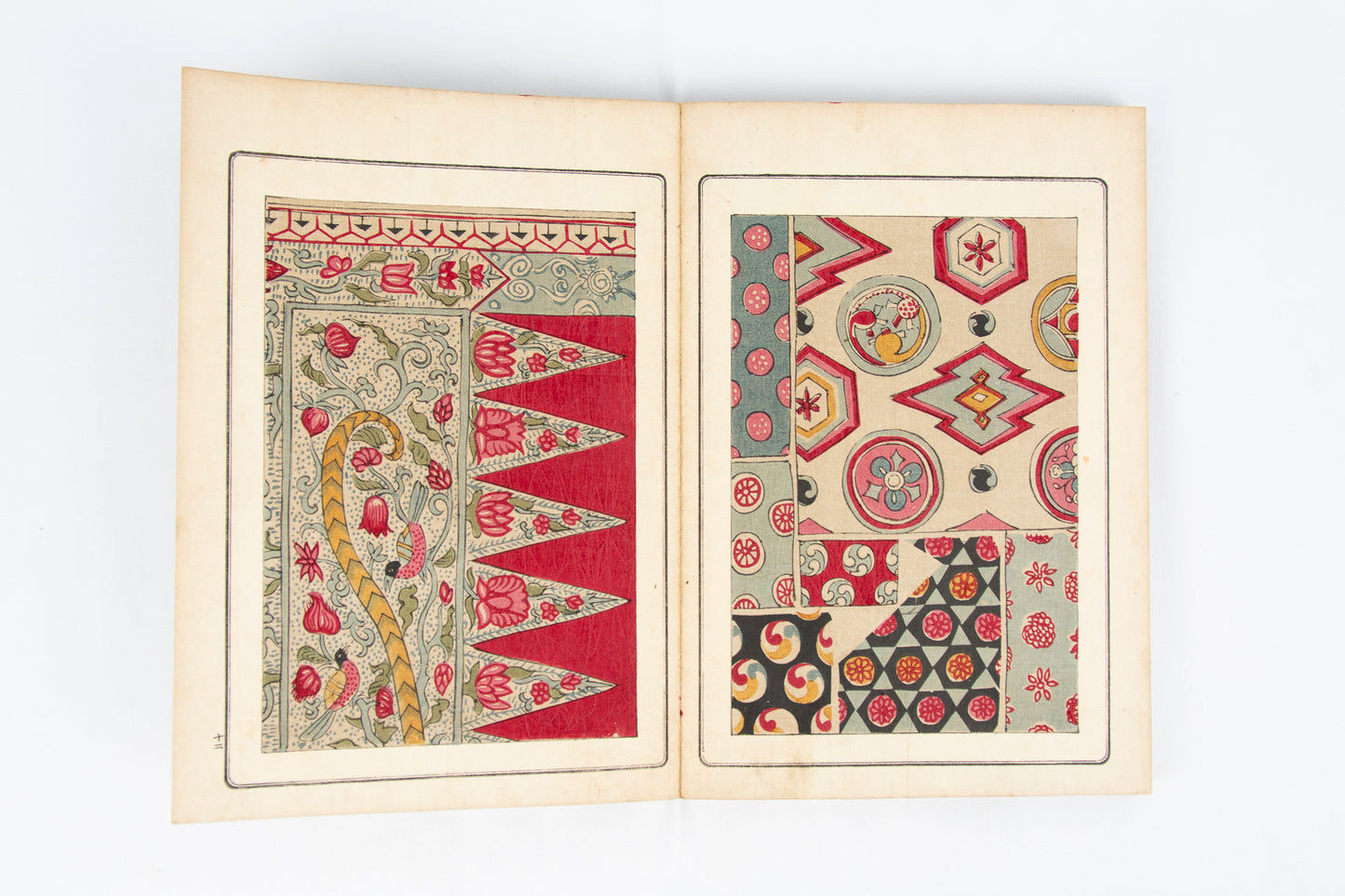 (FABRIC DESIGN). (JAPAN). YAMASHITA Konosuke. Hana fukusa. [Pattern book for cloth].