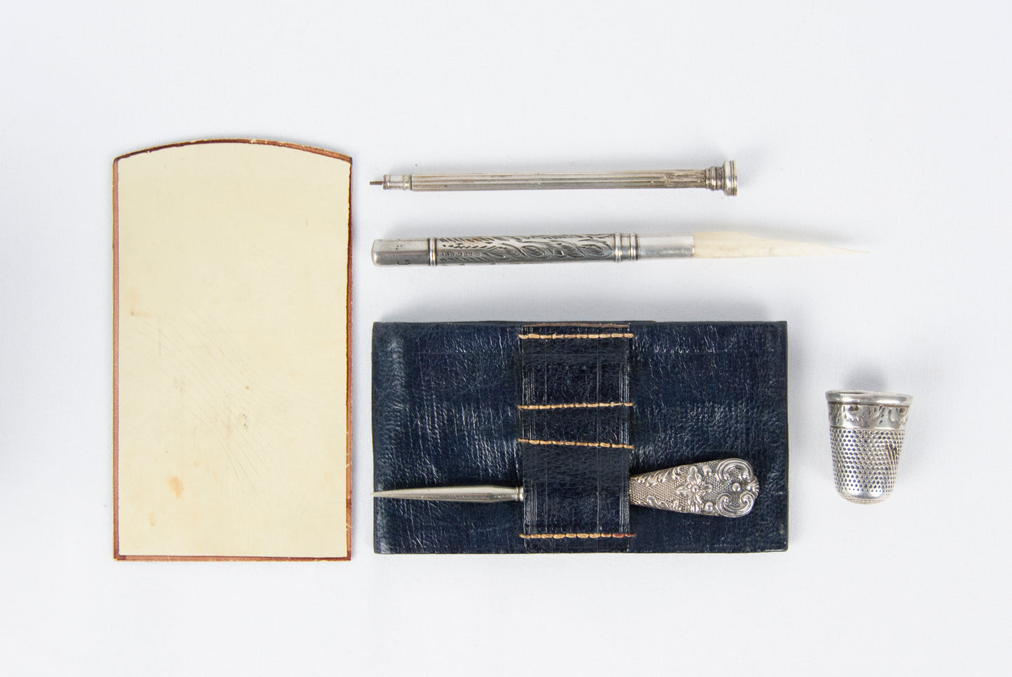 (ETUI). (BOOK-LIKE OBJECTS). Ladies Companion.