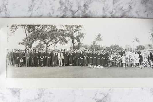 (PHOTOGRAPHY). (JAPANESE AMERICAN). TANIGAWA PHOTO STUDIO. Panoramic photo of the funeral of Kaichiro Shimo.